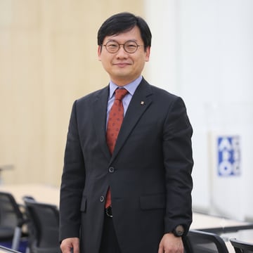 유경원 교수